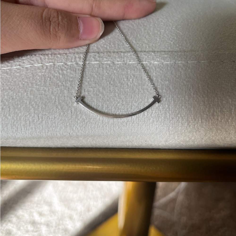 Tiffany white gold smile necklace